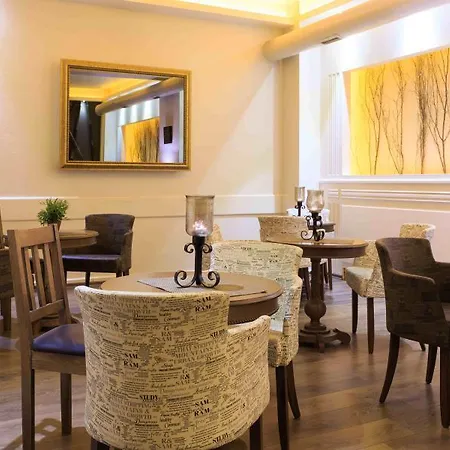Elegance Hotel 3*