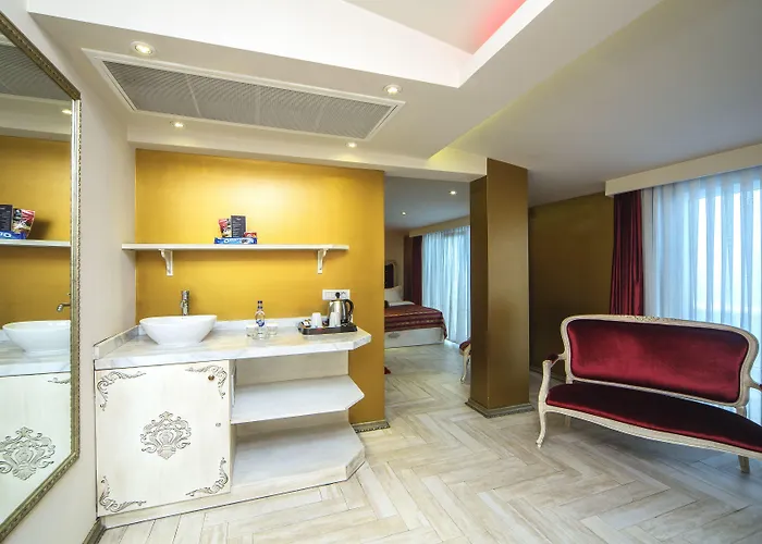 Elegance Hotel 3*