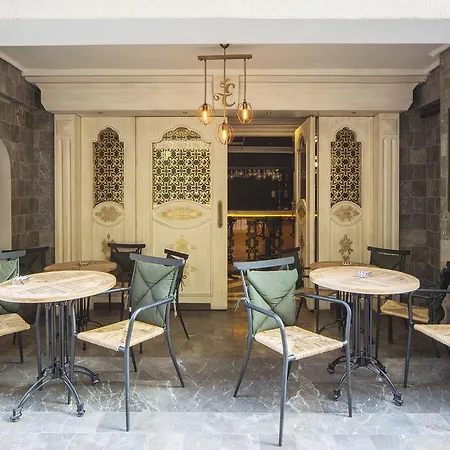 Elegance Hotel 3*