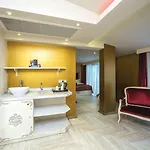 Elegance Ξενοδοχείο 3*