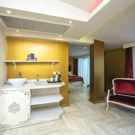 Elegance Hotel 3*