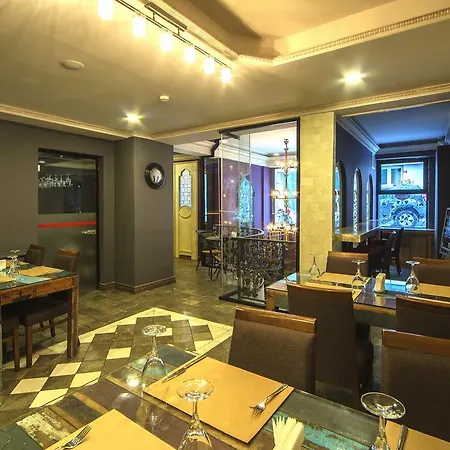 Elegance Hotel